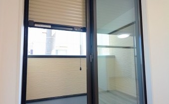防犯シャッター付き