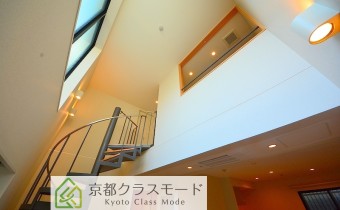 天井も高く、開放的な空間です☆