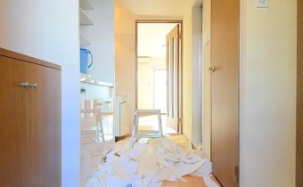 玄関　※室内写真は改装中のお写真となります。