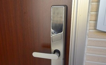 電子ロック玄関ドア