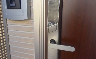 電子ロック玄関ドア