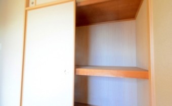 押入