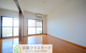 11.5帖の広々リビング♪　陽当たりも良好です！