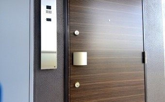 玄関ドア※同マンション反転タイプの写真です