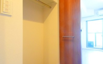 クローゼット※同マンション反転タイプの写真です