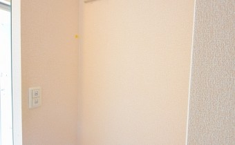洋服をかけられるフック付き