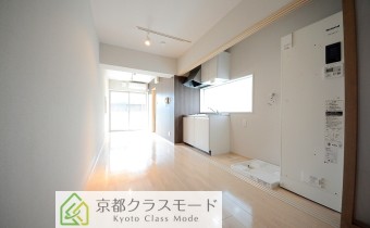 コンパクトにまとまった綺麗なお部屋です♪（仕切りが付きます）