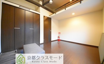 Room 8