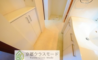 脱衣所　※室内写真は同マンション内の618号室のものです。