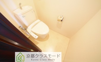 ウォシュレットトイレ　※室内写真は同マンション内の618号室のものです。