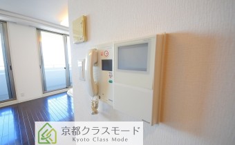 TVドアホン　※室内写真は同マンション内の618号室のものです。