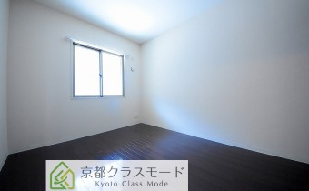 Room 　※室内写真は同マンション内の618号室のものです。