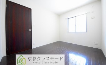 Room ※室内写真は同マンション内の618号室のものです。