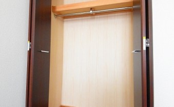 クローゼット　※室内写真は同マンション内の618号室のものです。