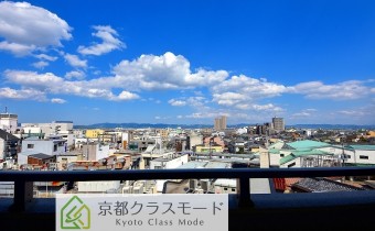 眺望　※室内写真は同マンション内の618号室のものです。