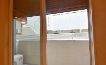 防犯シャッター付き