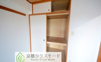 押入