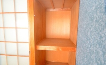 押入