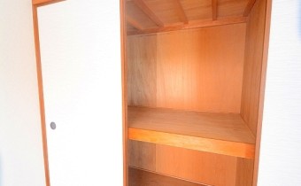 押入