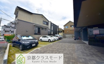 敷地内ガレージ