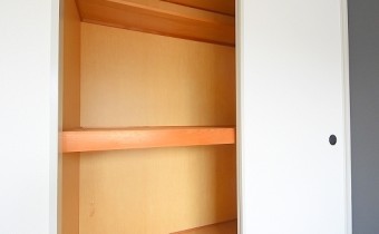 押入
