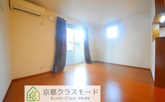 駅まで「徒歩1分」！アクセス便利な好立地の「レディース専用」のお部屋です♪※室内写真は同マンション内のカウンターキッチンタイプのものです。