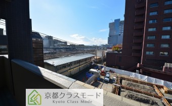 廊下から京都駅が見えます。