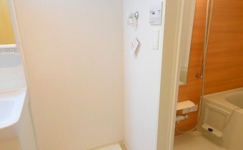 ※室内写真は同マンション内の303号室のものです。