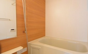 ※室内写真は同マンション内の303号室のものです。