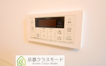 ※室内写真は同マンション内の303号室のものです。
