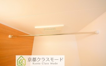 ※室内写真は同マンション内の303号室のものです。