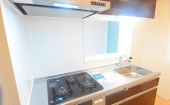 ※室内写真は同マンション内の303号室のものです。