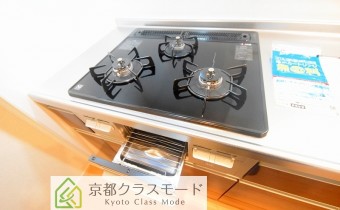 ※室内写真は同マンション内の303号室のものです。