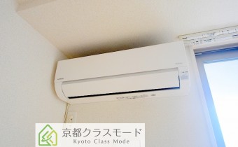 ※室内写真は同マンション内の303号室のものです。