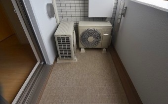 ※室内写真は同マンション内の303号室のものです。