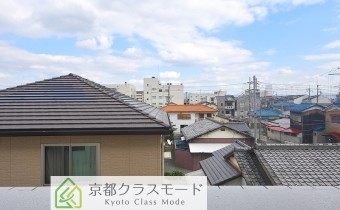 ※室内写真は同マンション内の303号室のものです。