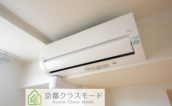※室内写真は同マンション内の303号室のものです。