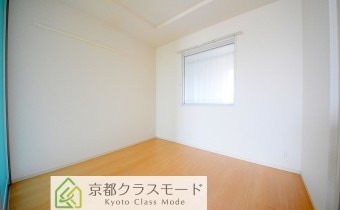 ※室内写真は同マンション内の303号室のものです。