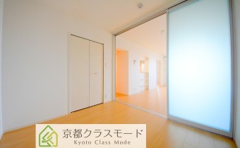 ※室内写真は同マンション内の303号室のものです。