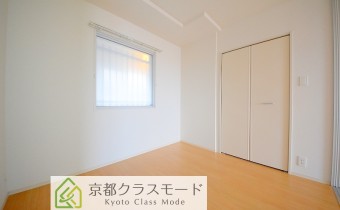 ※室内写真は同マンション内の303号室のものです。