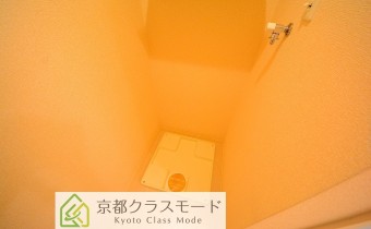 室内洗濯機置場※同ハイツ別タイプの写真です