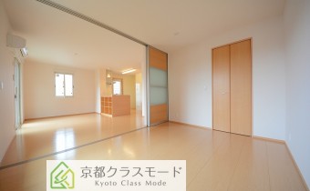 「南向き」の明るい室内空間♪「専用庭」も付いてます！