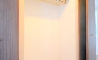 ウォークスルークローゼット（内部）