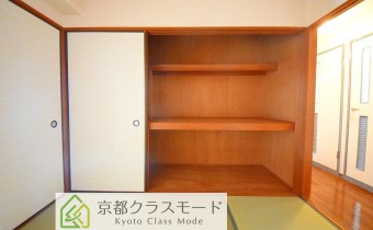 押入