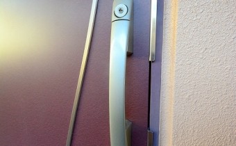 ダブルロックドア