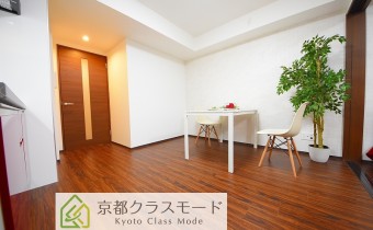※室内写真は同マンション内の101号室のものです。