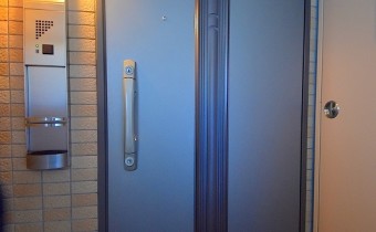 玄関ドア