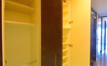 シューズＢＯＸ　※室内写真は同マンション内の別タイプのお部屋のものです。参考にご覧ください。