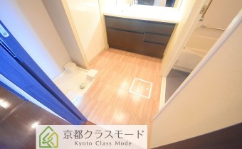 脱衣所　※室内写真は同マンション内の別タイプのお部屋のものです。参考にご覧ください。