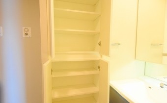 収納　※室内写真は同マンション内の別タイプのお部屋のものです。参考にご覧ください。